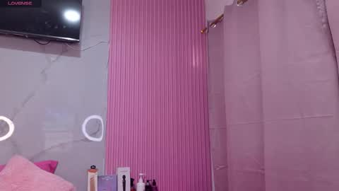 anthonela19_ online show from February 7, 2026, 1:48 pm