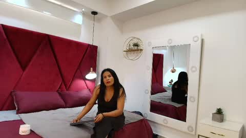 Anthonelaa   online show from May 25, 2026, 8:04 pm