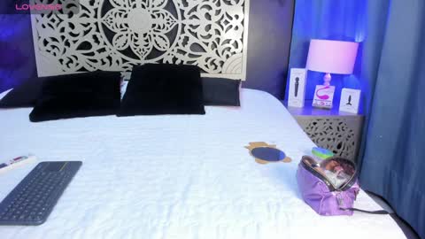 anthonelaDuque online show from January 6, 2025, 12:13 pm