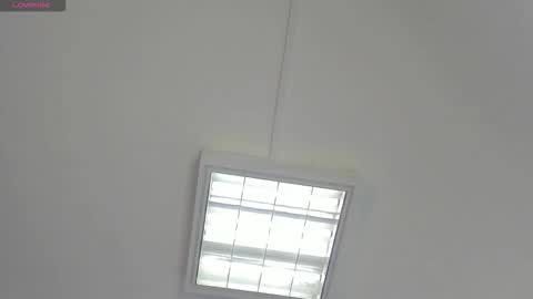 anthonelaDuque online show from September 28, 2025, 11:48 am