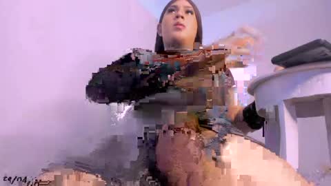 anthonellabrowm_ online show from April 28, 2026, 6:02 pm