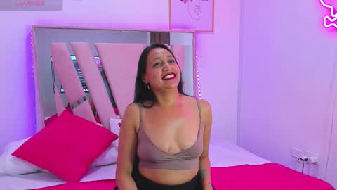 Antonella online show from December 1, 2025, 10:04 pm