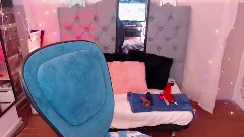 antolyh_c online show from March 5, 2026, 12:23 pm