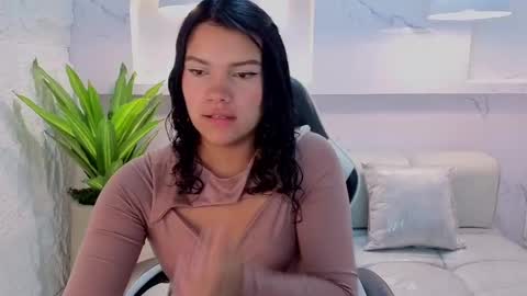 Antonela online show from October 2, 2025, 12:45 pm