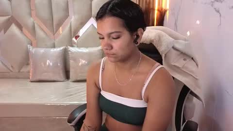 Antonela online show from December 2, 2025, 12:54 pm