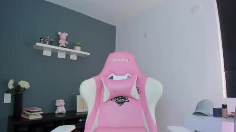 Antonella online show from April 21, 2026, 1:42 am