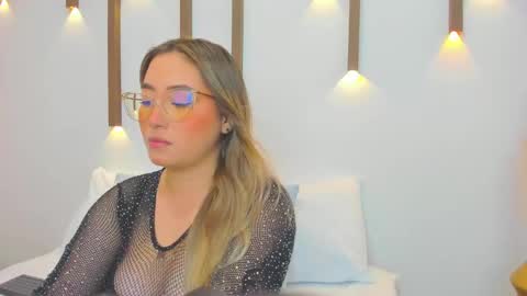 A N T O N E L L A  online show from February 18, 2025, 12:06 pm