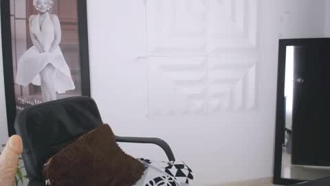 antonella online show from January 14, 2025, 4:57 am