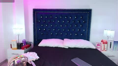 Antonella  online show from November 18, 2025, 3:45 am