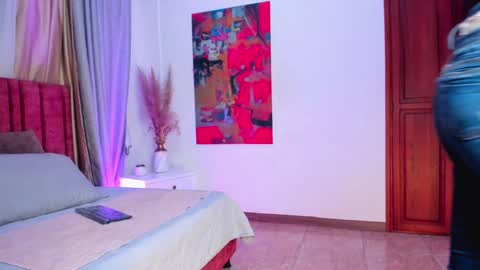 AntonellaHall  online show from December 7, 2024, 12:35 pm