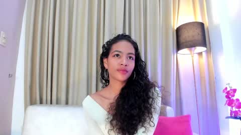 AntonellaHall  online show from December 31, 2024, 12:04 pm