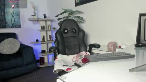 Antonella  online show from April 15, 2026, 8:09 pm