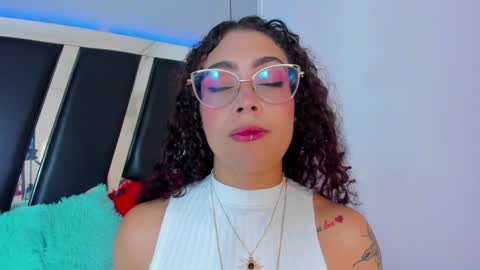 A N T O N E L L E  online show from February 4, 2025, 11:38 am