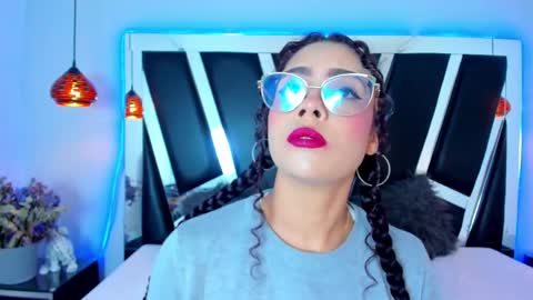 A N T O N E L L E  online show from February 22, 2025, 11:35 am