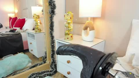 Snapshot of antoniaross chatting on January 4, 2025, 12:27 am Antonia online show from January 4, 2025, 12:27 am