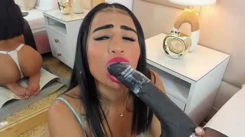 Snapshot of antoniaross chatting on October 8, 2025, 12:58 pm Antonia online show from October 8, 2025, 12:58 pm