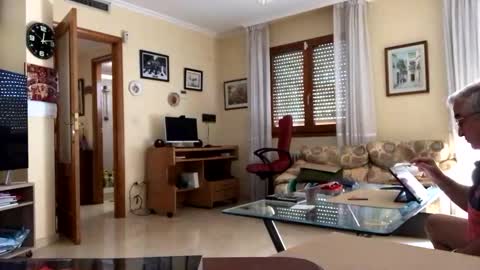 Antonio online show from October 8, 2025, 10:13 am