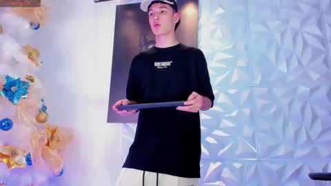 brendan and stiiven online show from December 23, 2025, 4:54 am