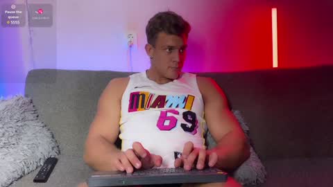 Snapshot of antray_misti chatting on February 3, 2025, 7:52 pm Adam 24 online show from February 3, 2025, 7:52 pm