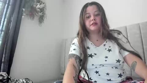   Independent model  online show from February 19, 2025, 8:52 pm