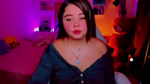   Independent model  online show from March 3, 2025, 2:36 am