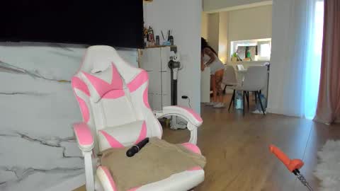 Anya online show from March 17, 2026, 5:33 am