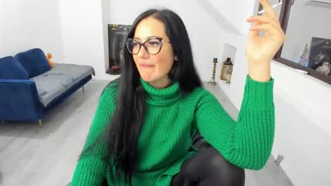 Anya online show from December 21, 2025, 5:03 am