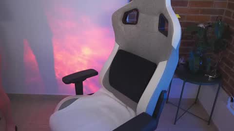 anya online show from February 16, 2025, 7:16 pm