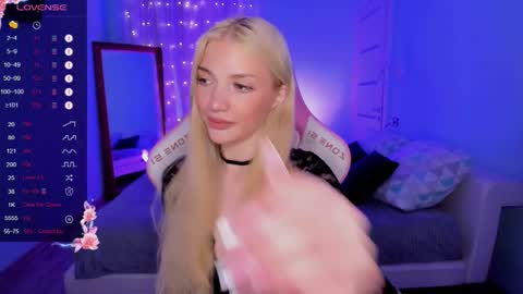 Snapshot of anyataylorr chatting on October 25, 2025, 2:19 am Anya online show from October 25, 2025, 2:19 am