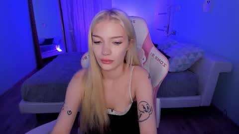 Snapshot of anyataylorr chatting on November 22, 2025, 2:32 am Anya online show from November 22, 2025, 2:32 am