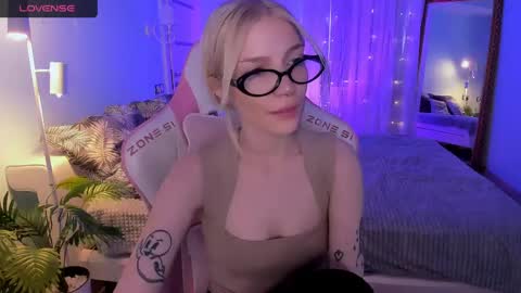 Anya online show from April 19, 2026, 2:44 am