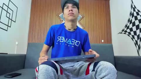 anyelo_sexyhot online show from January 22, 2025, 12:49 pm