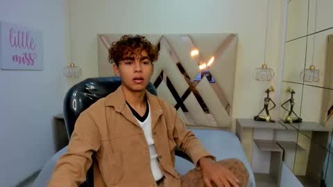 anyelotwink online show from January 15, 2026, 12:10 pm