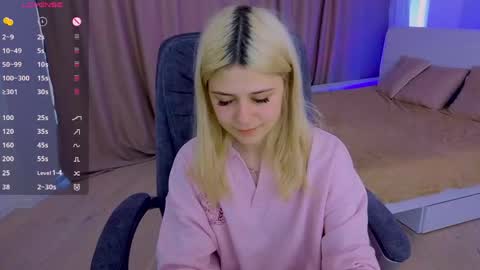 ApheliaStar online show from April 21, 2026, 3:39 pm