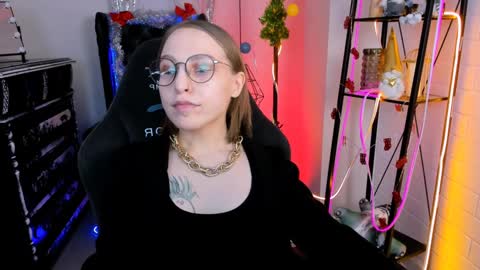 APHEX QUEEN online show from December 14, 2024, 1:49 pm