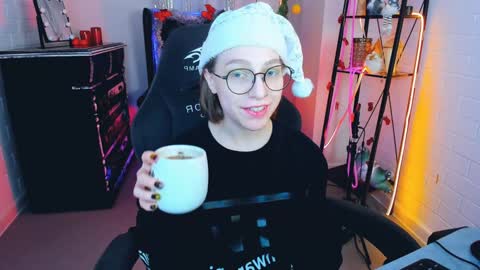 APHEX QUEEN online show from December 25, 2024, 3:06 pm