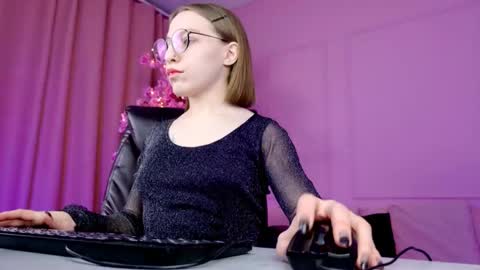 APHEX QUEEN online show from January 28, 2025, 2:10 pm