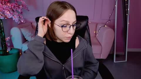 APHEX QUEEN online show from February 28, 2025, 1:03 pm