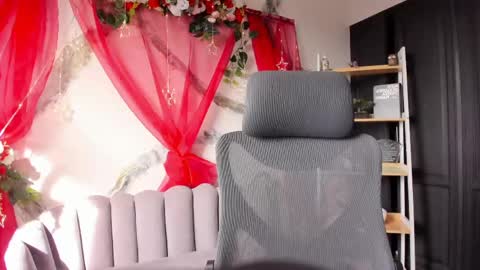 aphrodite online show from April 18, 2026, 8:53 pm