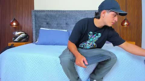 Apolo online show from October 25, 2025, 7:30 pm