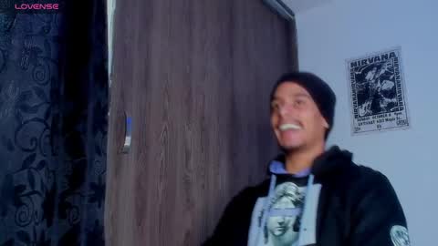 TONY INDEPENDENT MODEL online show from January 24, 2025, 1:25 pm