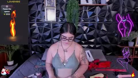 apprilfoxx online show from December 15, 2025, 3:38 pm