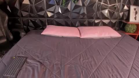 apprilfoxx online show from February 25, 2026, 2:16 pm