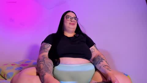 Snapshot of apriilpeach_ chatting on November 23, 2025, 5:35 pm Maria online show from November 23, 2025, 5:35 pm