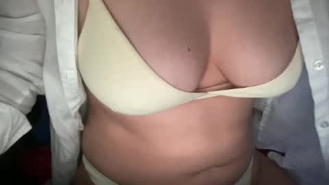 Snapshot of april2020cute chatting on December 4, 2024, 7:23 pm April online show from December 4, 2024, 7:23 pm