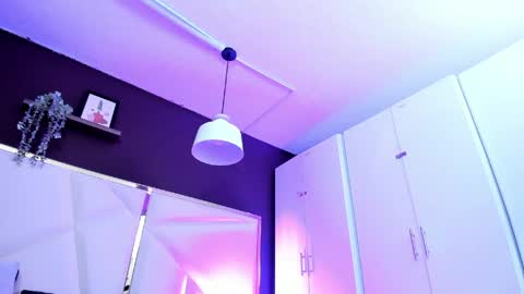 Snapshot of april_bowie chatting on April 28, 2026, 11:15 am April online show from April 28, 2026, 11:15 am
