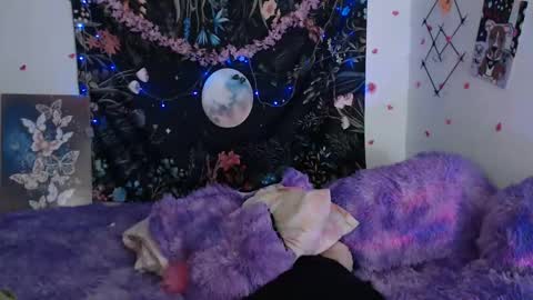 april_l6 online show from January 18, 2025, 9:45 pm