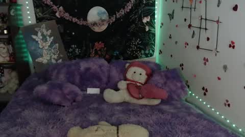 april_l6 online show from February 18, 2025, 1:55 pm