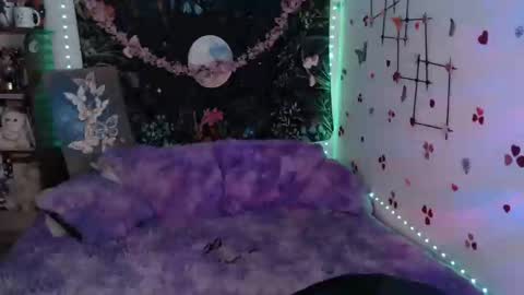 april_l6 online show from March 5, 2025, 7:27 pm