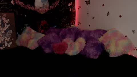 april_l6 online show from November 27, 2025, 10:01 pm